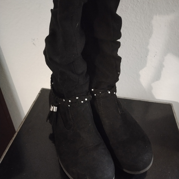 GIRLS BOOTS JUST IN TIME FOR WINTER - Picture 3 of 6